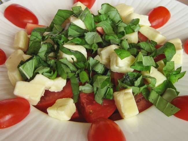 Caprese Salad | Vegetarian Valentine's Day Dinner